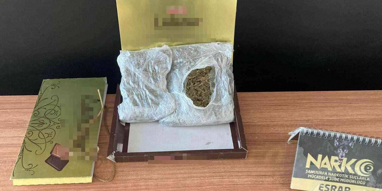 Yolcunun çantasındaki çikolata kutusundan esrar çıktı
