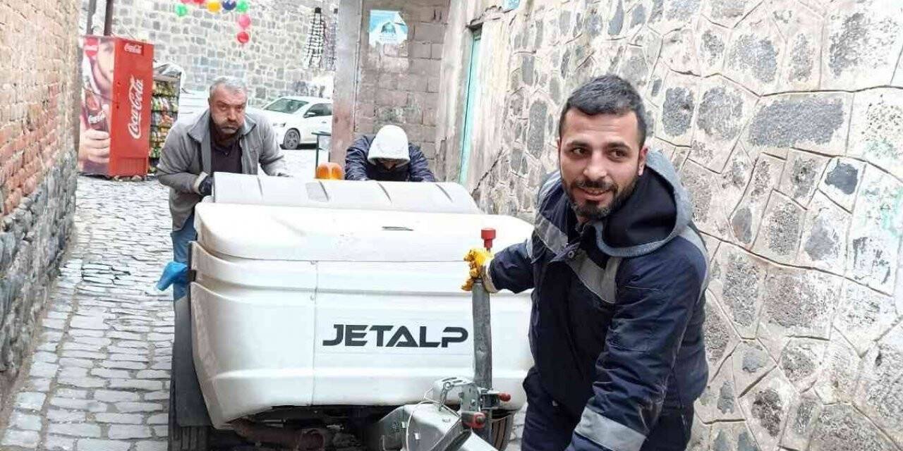 Suriçi’nde oluşan kanalizasyon arızalarına jet vidanjörle müdahale