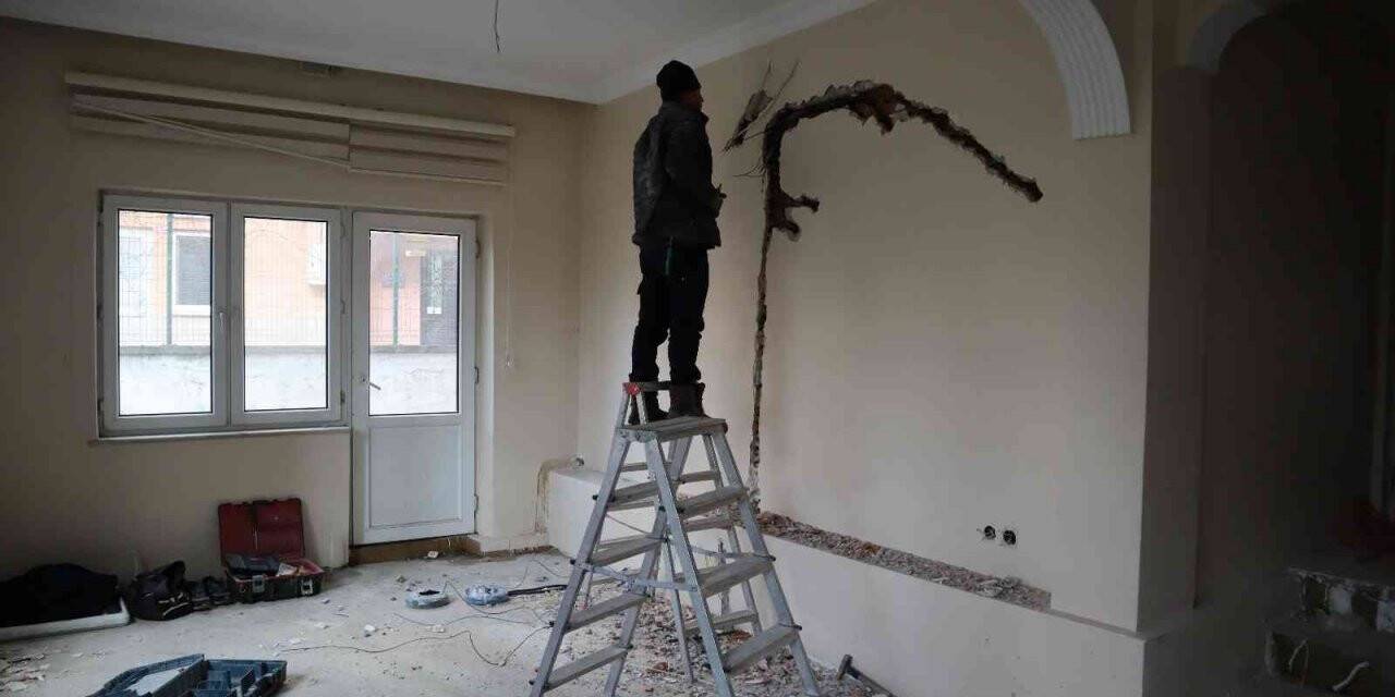 Kütüphanenin iç tadilatı tamamlanıyor