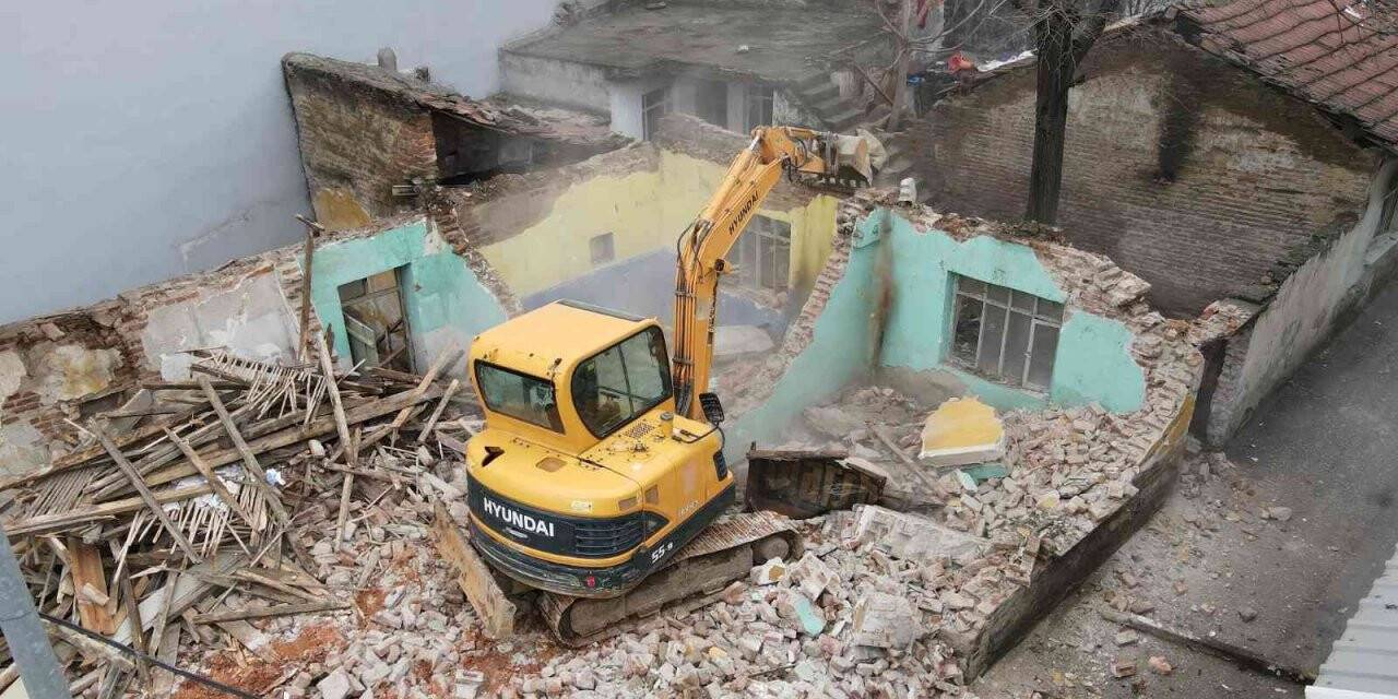 Yıldırım’da riskli yapılar yıkılıyor