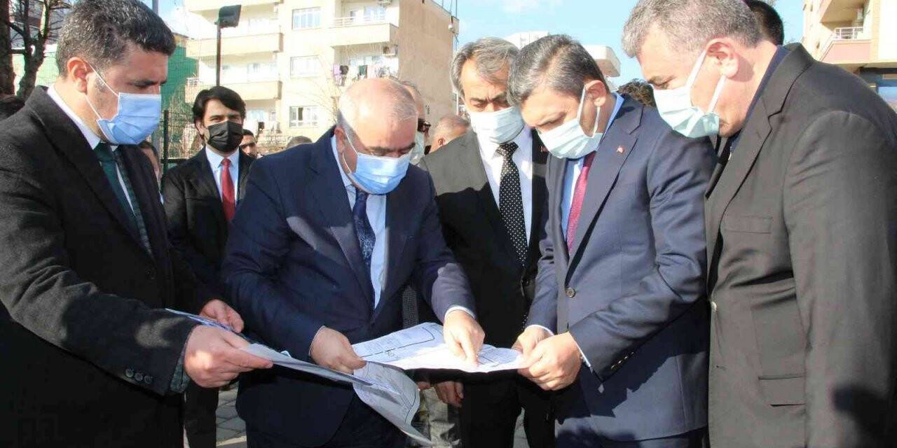 Vali Şahin genişletilecek Atatürk Parkı’nda incelemelerde bulundu