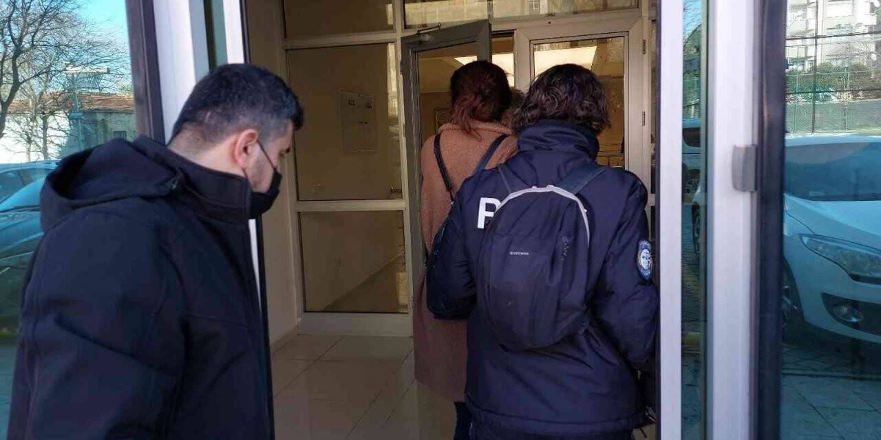 Bavulundan 5 tabanca çıkan genç kadına adli kontrol