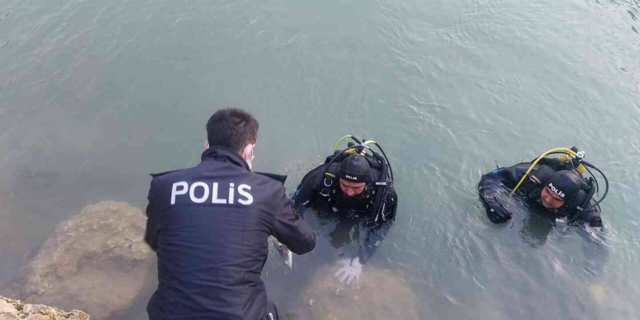 Polis baraj suyunu didik didik edip atılan silahı buldu
