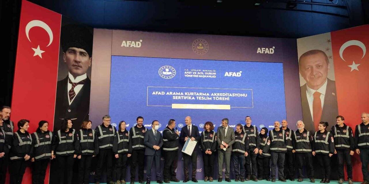 Birçok arama kurtarma ekibinin AFAD Akreditasyon Sertifikasını Bakan Soylu verdi