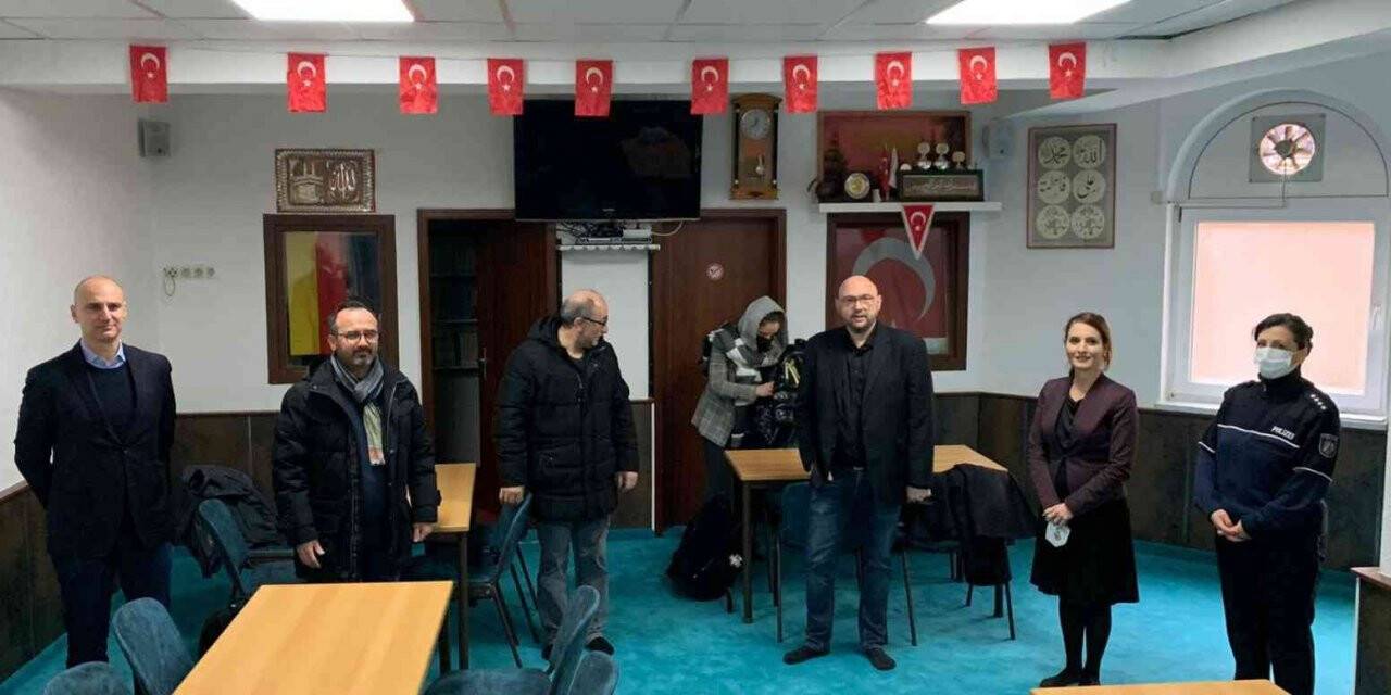 Almanya’da ırkçı saldırıya uğrayan camiye eyalet müsteşarından ziyaret