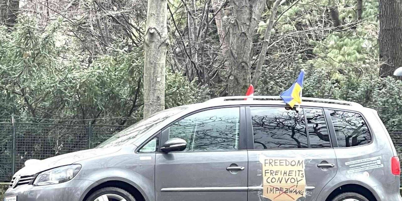 Viyana’da aşı karşıtı araçlı protestoya polis engeli