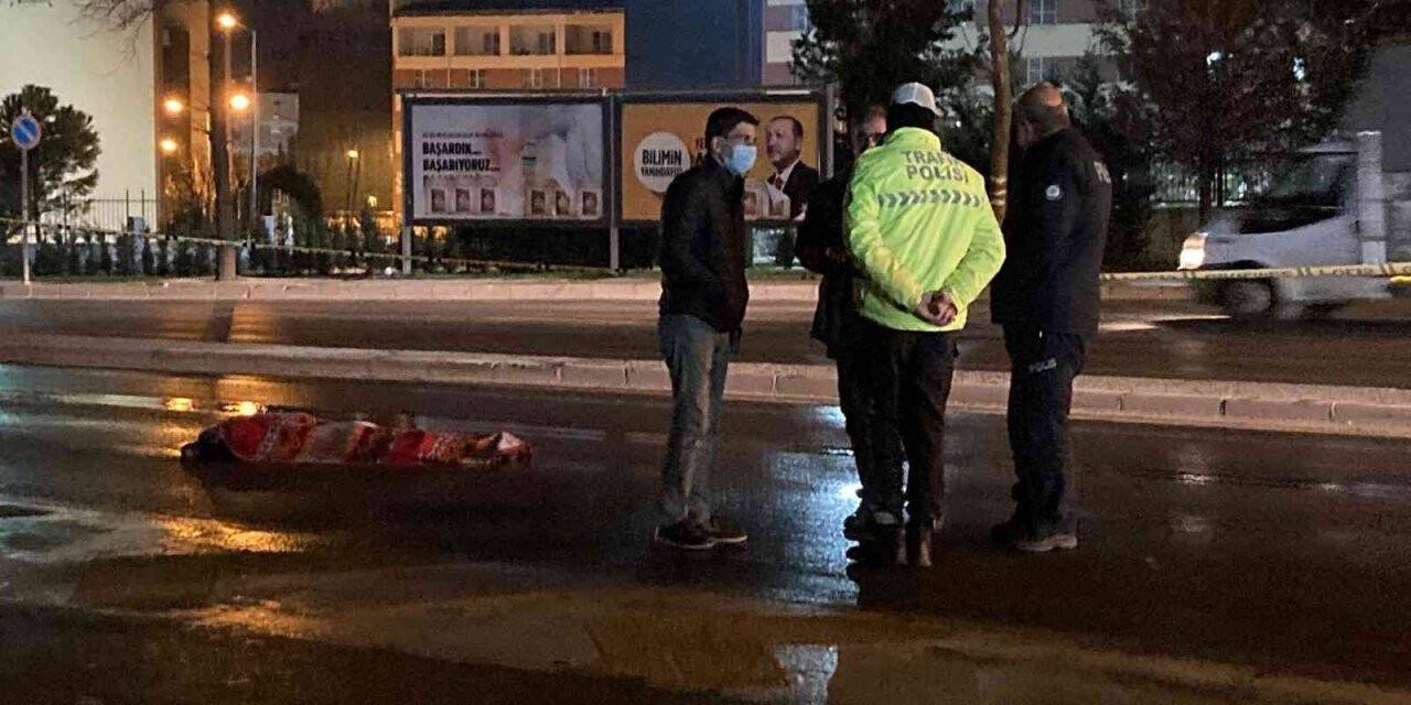 Yolun karşısına geçerken otomobilin çarptığı adam hayatını kaybetti