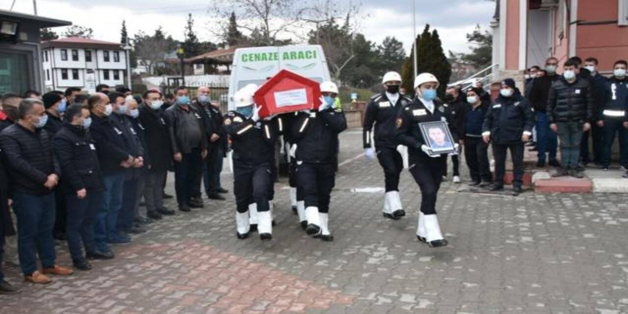 Görevi başında kalp krizi geçiren polis hayatını kaybetti