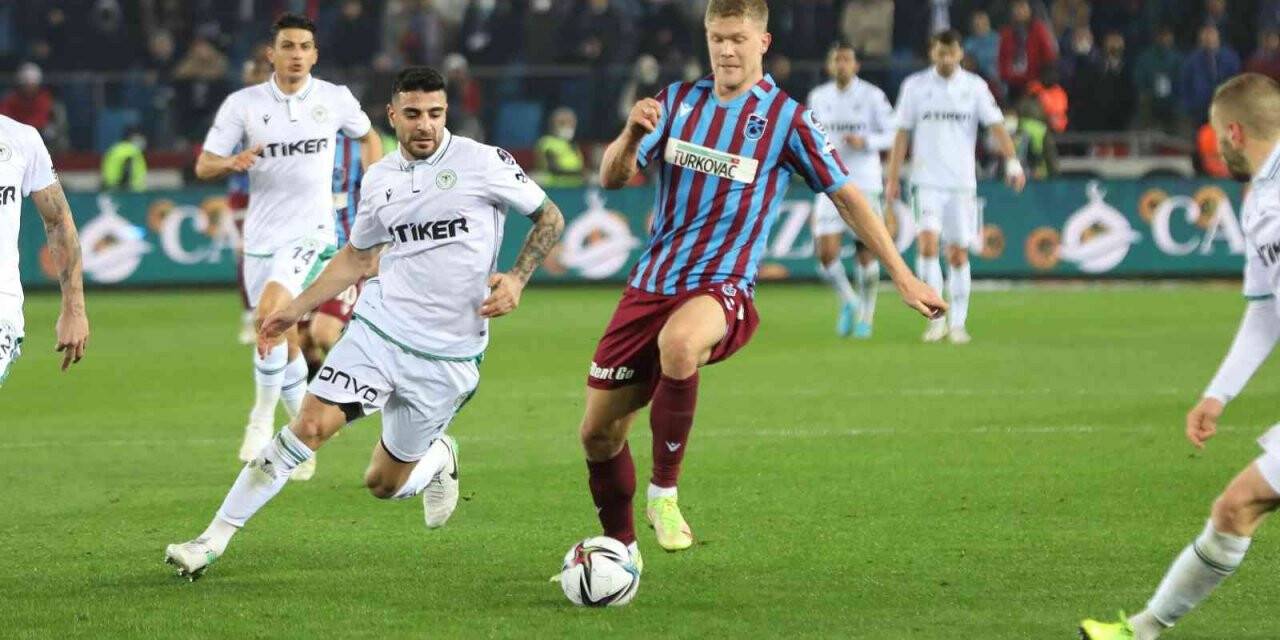 Spor Toto Süper Lig: Trabzonspor: 1 - Konyaspor: 0 (İlk yarı)