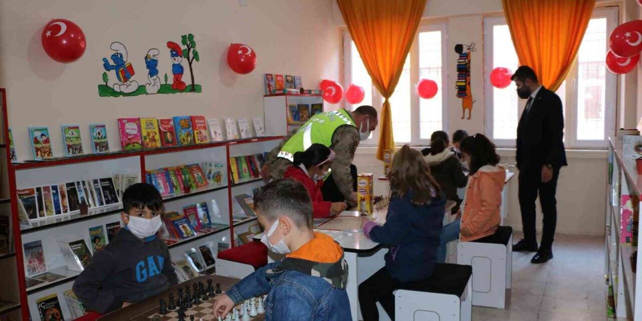 Şırnak’ta Jandarmadan eğitime destek