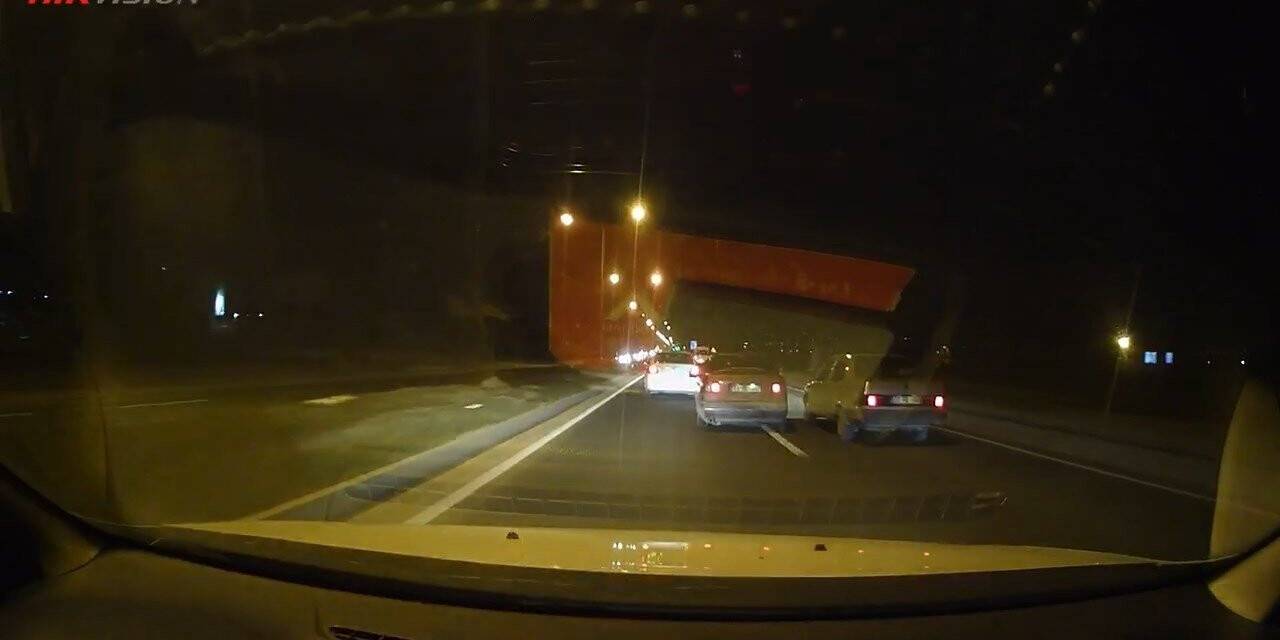 Makas atarak ilerledi, hem kendi hem de başkalarının canını tehlikeye attı
