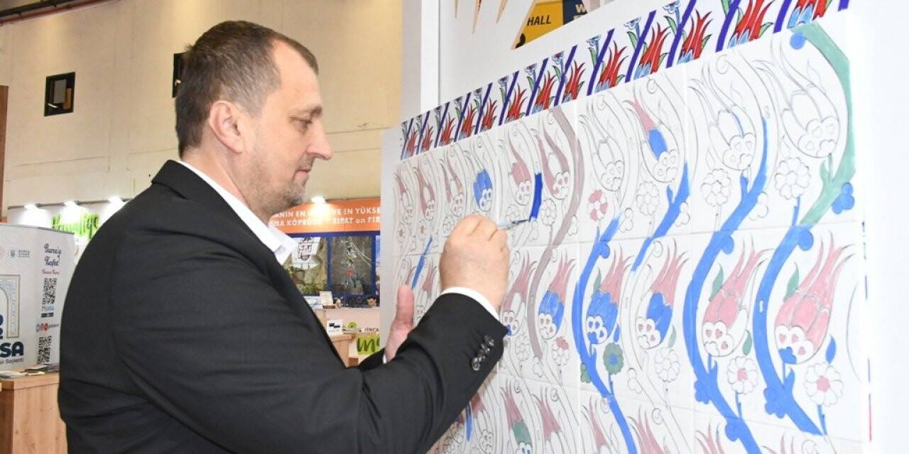 EMİTT 2022’de binlerce kişi İznik Çinisi boyadı