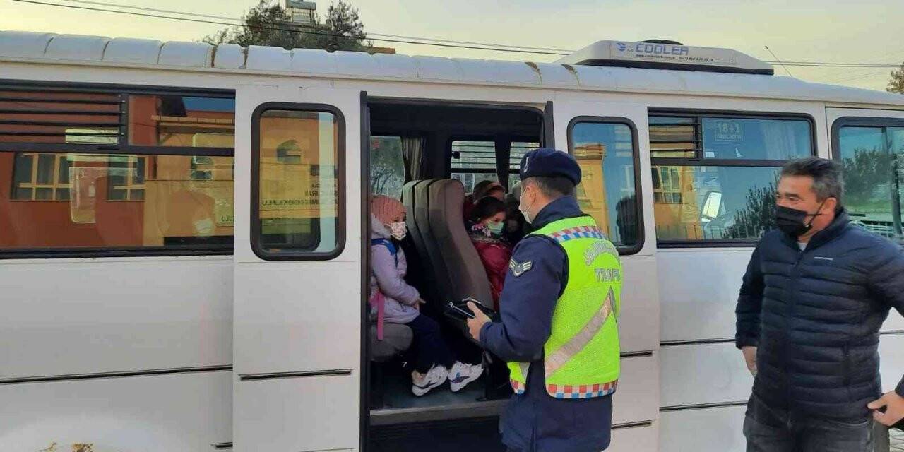 İzmir’de okul servisi denetimlerinde 297 sürücüye ceza