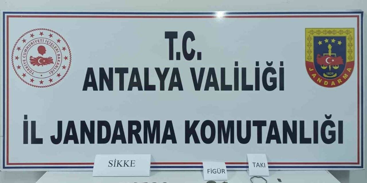 Antalya’da jandarma, 84 tarihi eser ele geçirdi