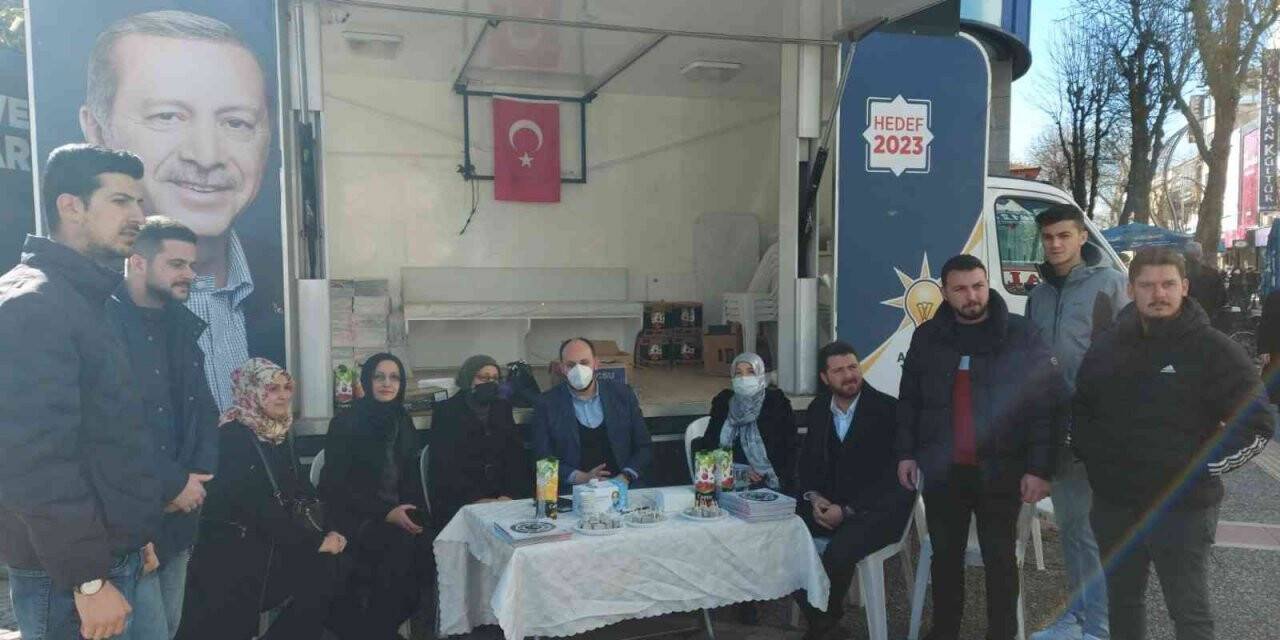 AK Parti İl Başkanlığı Yalova’daki projeleri vatandaşa anlattı