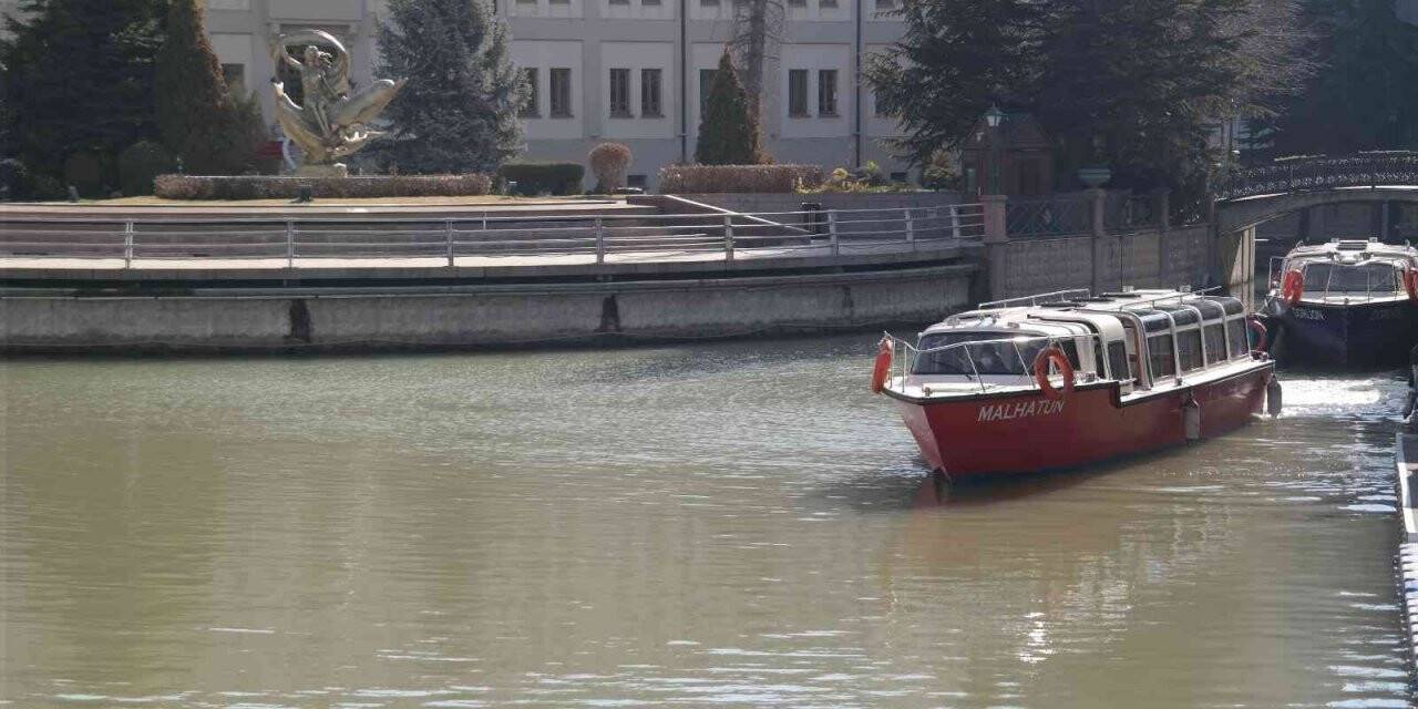 Buzlar çözülünce Porsuk’taki tekne seferleri yeniden başladı