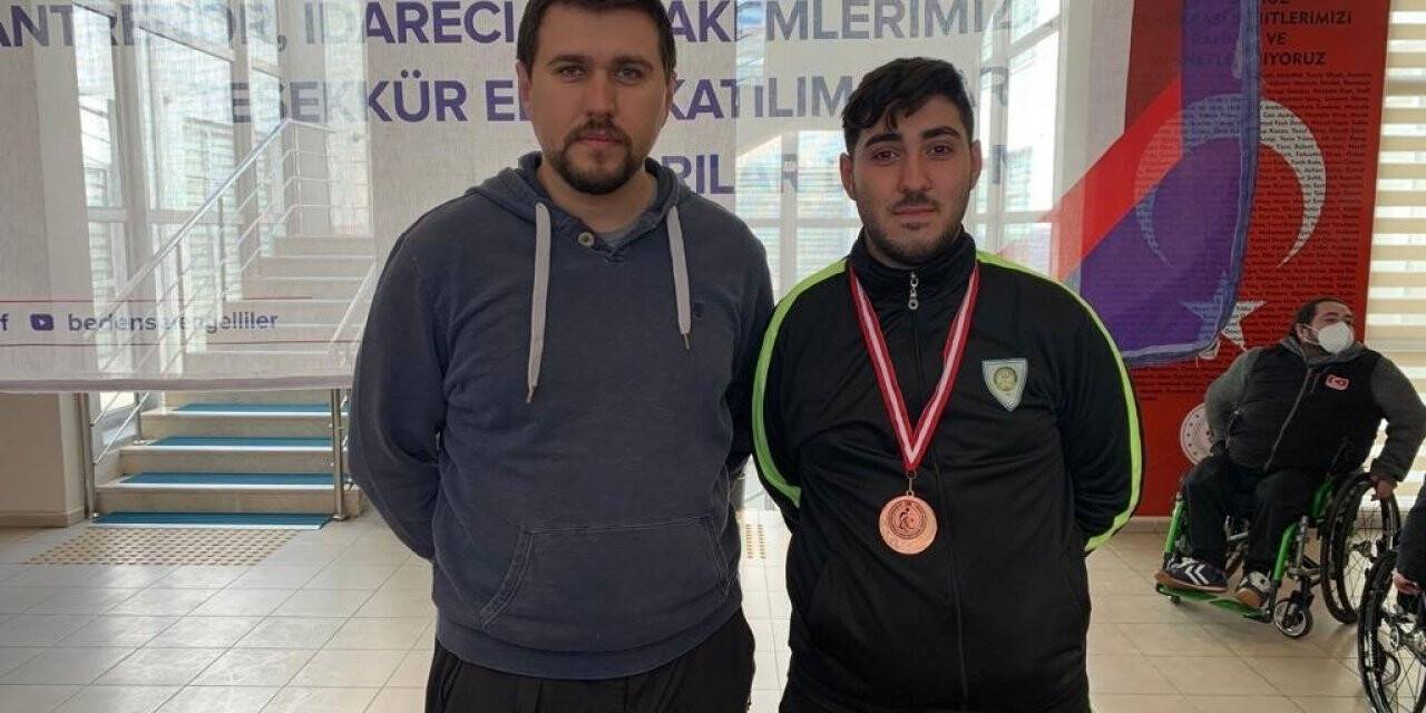 Manisalı Samet Akça atıcılıkta Türkiye 3’üncüsü oldu