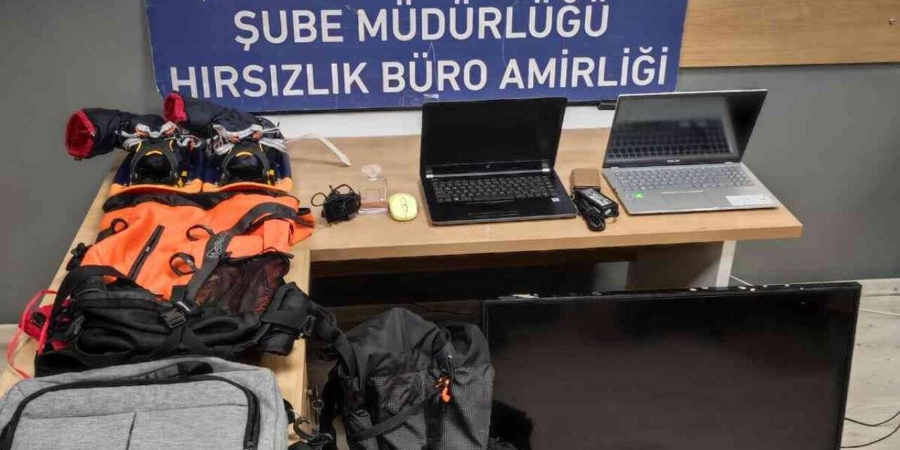Camlarını kırdıkları araçlardan hırsızlık yapan 2 şüpheli yakalandı