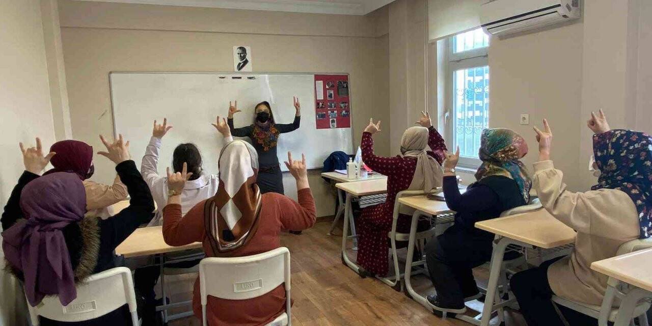 Maltepe’de işaret dili eğitimi