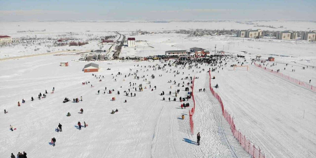 Muş’ta 3. Kar Festivali’nde renkli görüntüler