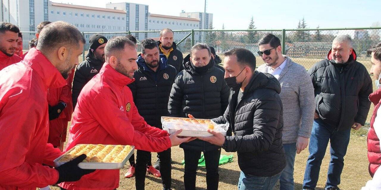 Şehit komutan Mithat Dunca’nın ailesinden Eskişehirspor’a ziyaret