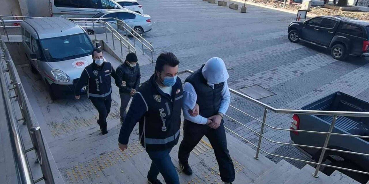 Sahte parayla alışveriş yapan 2 kişi tutuklandı