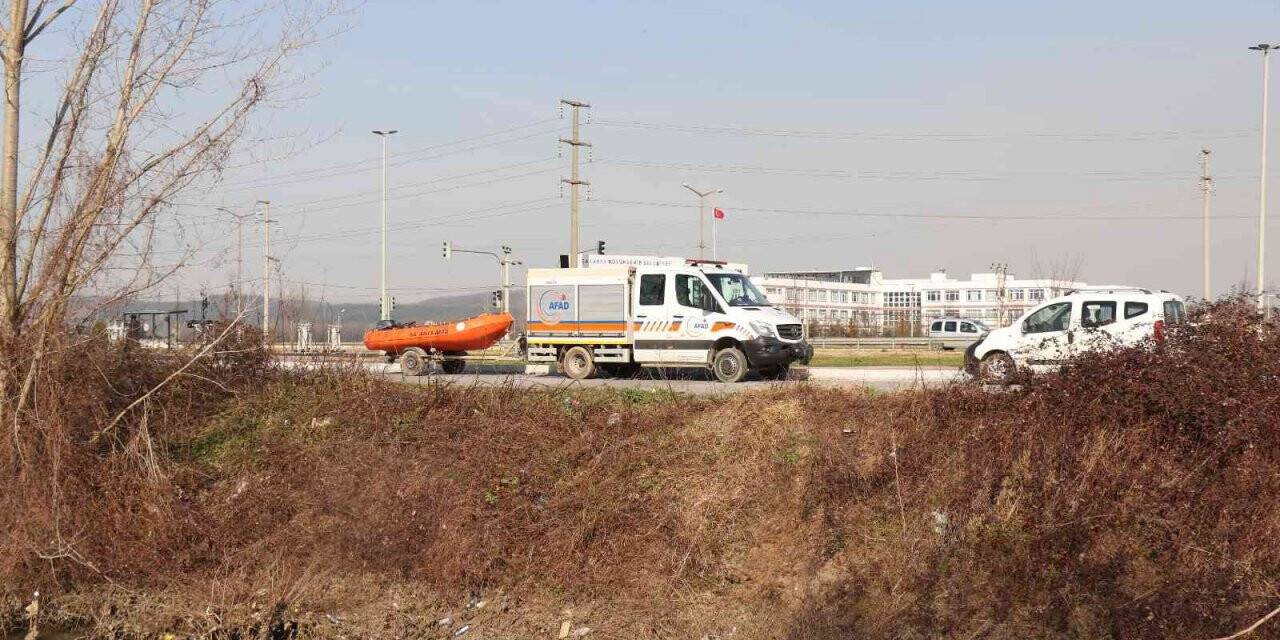 Kayıp şahsı arama çalışmaları sürüyor