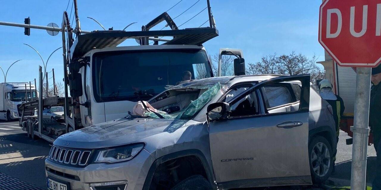 Başkentte tırla otomobilin çarpıştığı kazada 2 kişi yaralandı