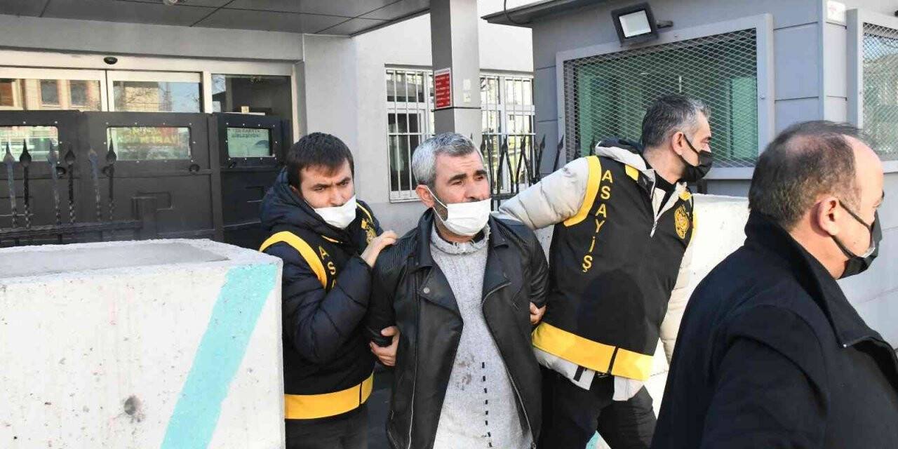 Karısının boğazını kesip 4 yerinden bıçakladı
