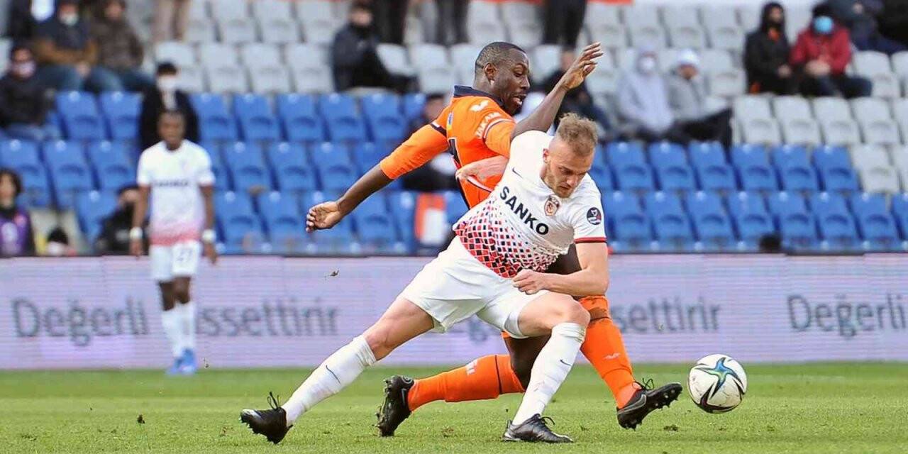 Spor Toto Süper Lig: Başakşehir: 1 - Gaziantep FK: 0 (İlk yarı)