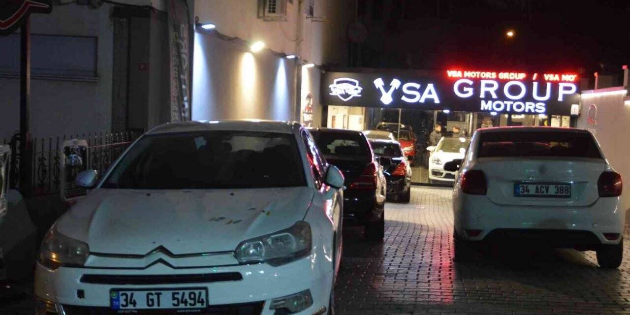 Bakırköy’deki silahlı çatışmada zarar gören 7 otomobil olay yerinden kaldırıldı