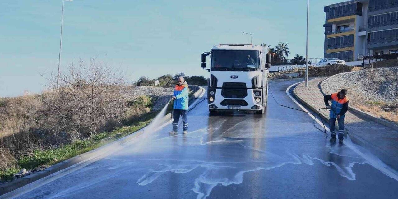Kuşadası’nın hijyen savaşçıları  görev başında
