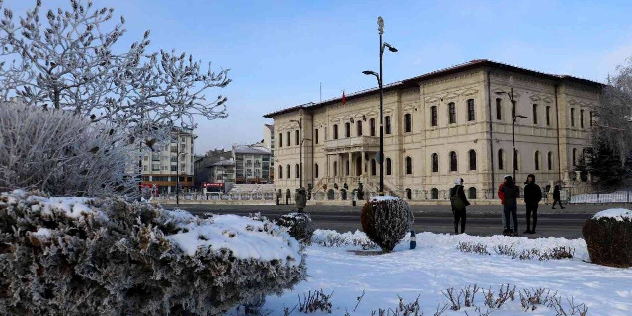Sivas’ta kırağı güzelliği