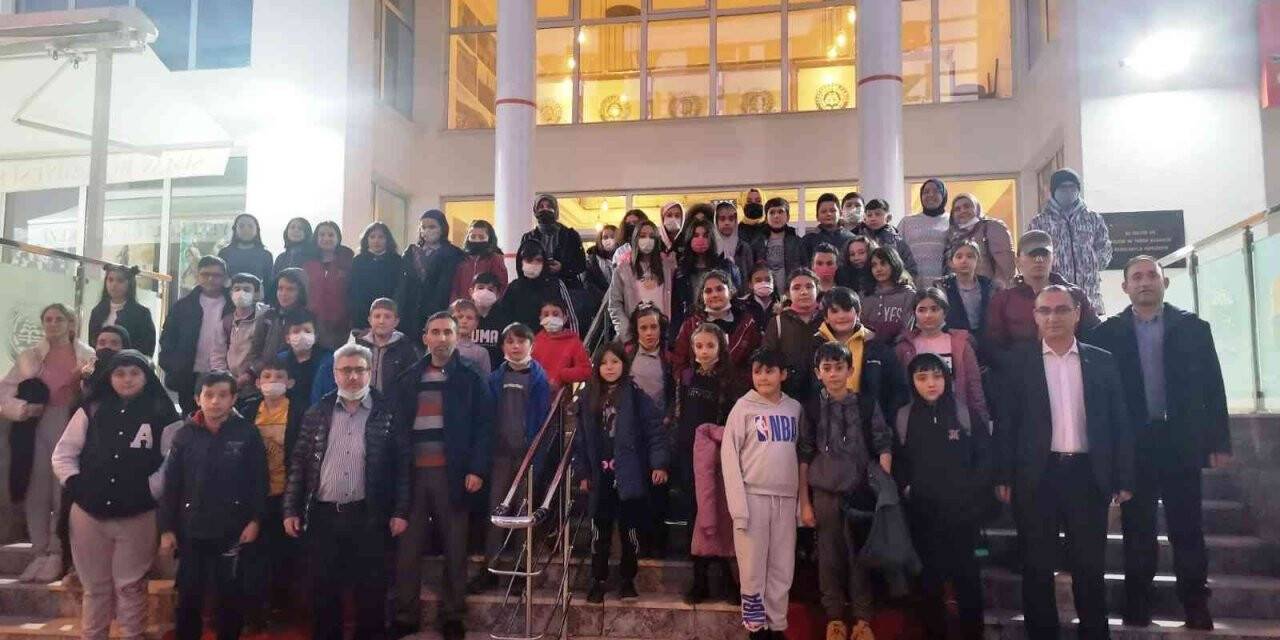 Simav’da öğrenciler, “İyi ki Varsın Eren” filmini izledi