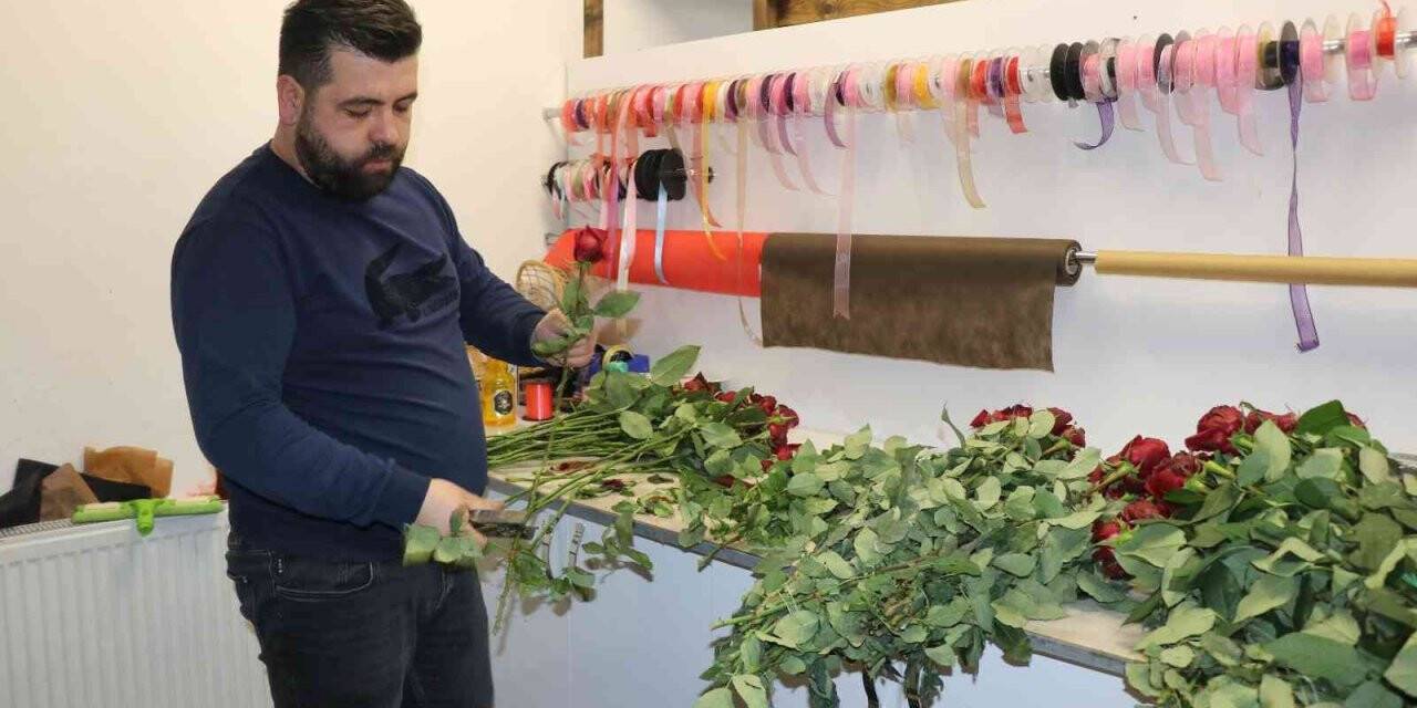 Bolu’da çiçekçilerin 14 Şubat hazırlıkları başladı