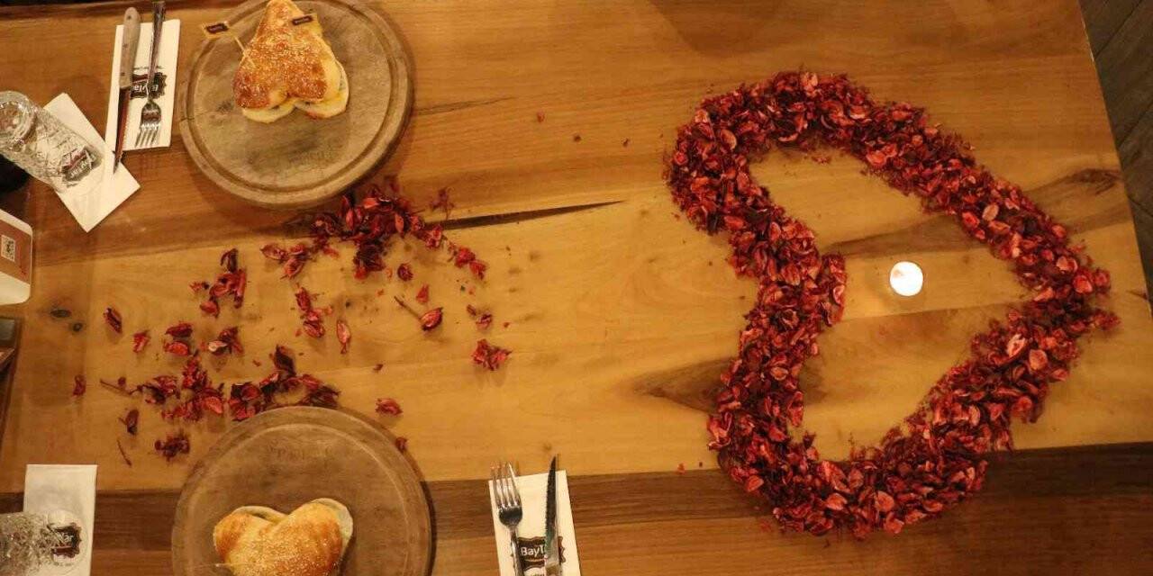 Bu da Sevgililer Günü’ne özel kalpli hamburger