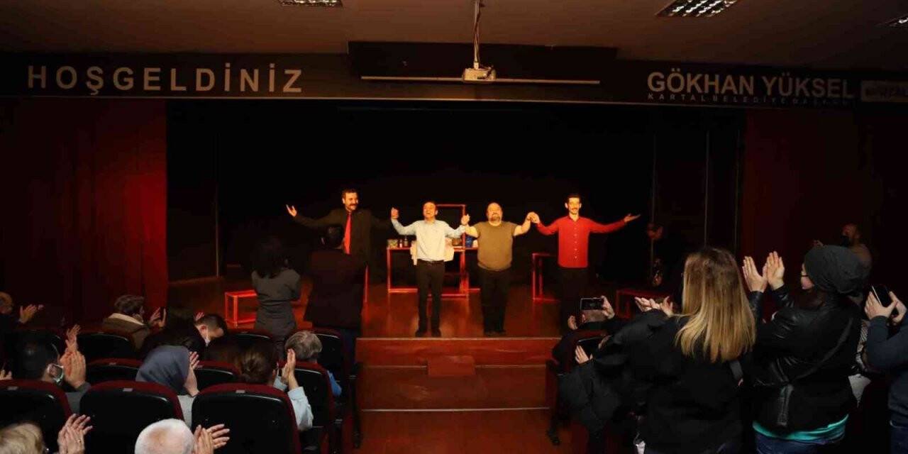 ‘İyi, Kötü, Çirkin’ adlı tiyatro oyunu Kartal’da sahnelendi