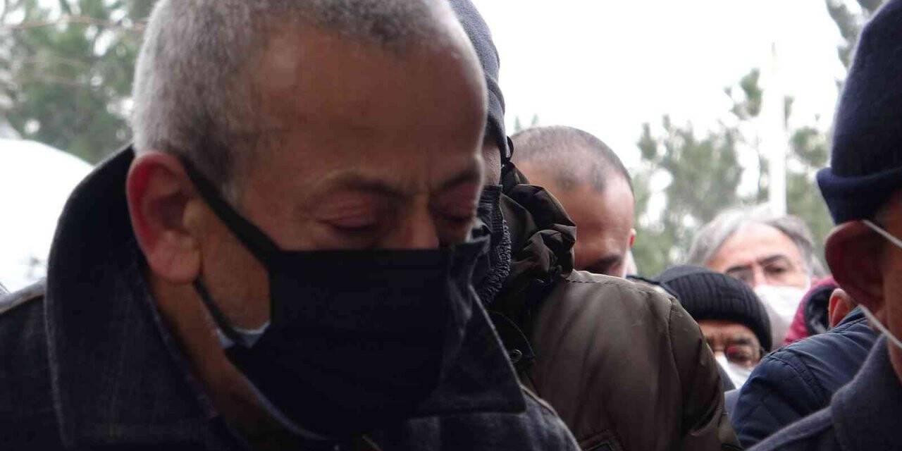 Polis memuru eski eşi tarafından vurularak öldürülen Yasemin öğretmen son yolculuğuna uğurlandı