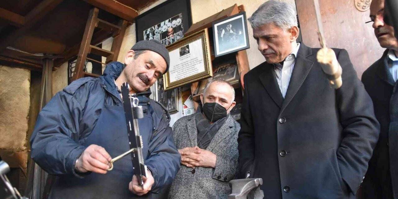 Bakan Yardımcısı Alparslan, Osmanlı kenti Safranbolu’yu gezdi