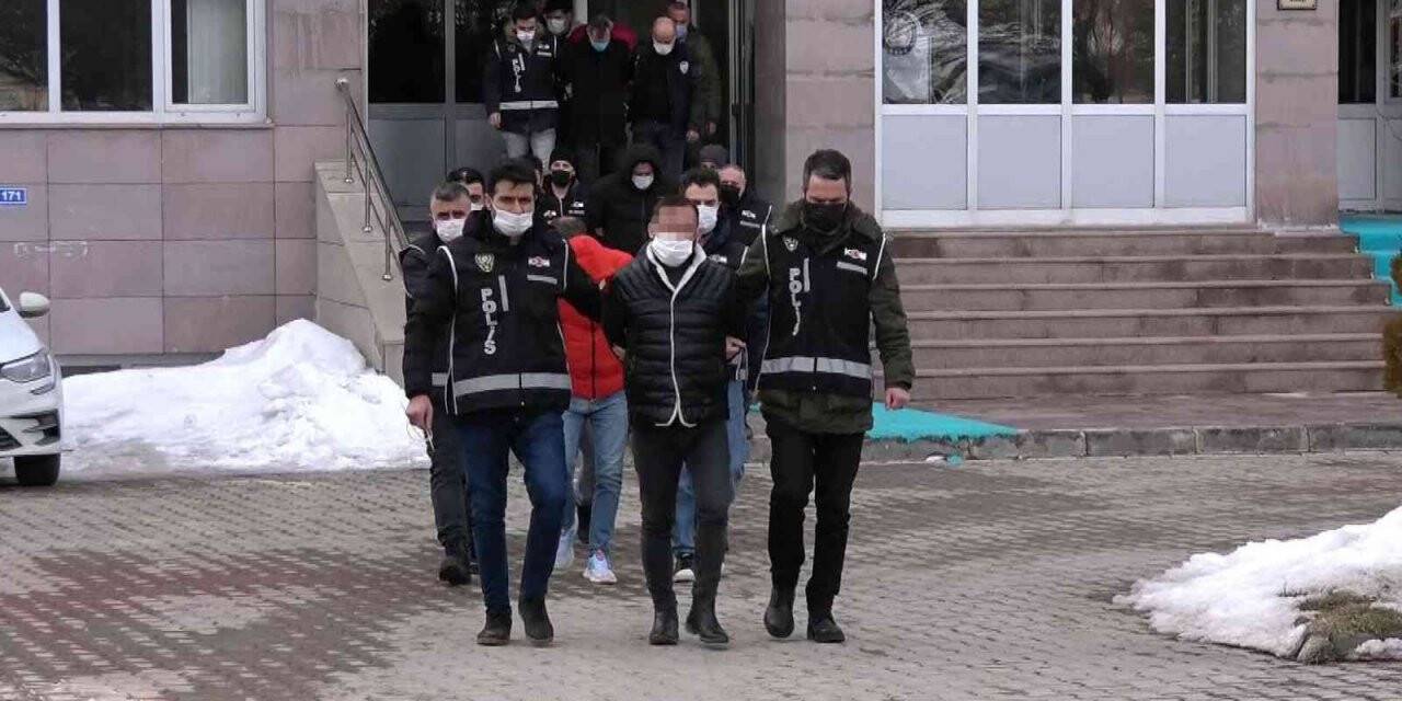 Yozgat merkezli 13 ilde “Silgeç” operasyonu: Aralarında kamu görevlilerinin de olduğu 61 kişi gözaltına alındı