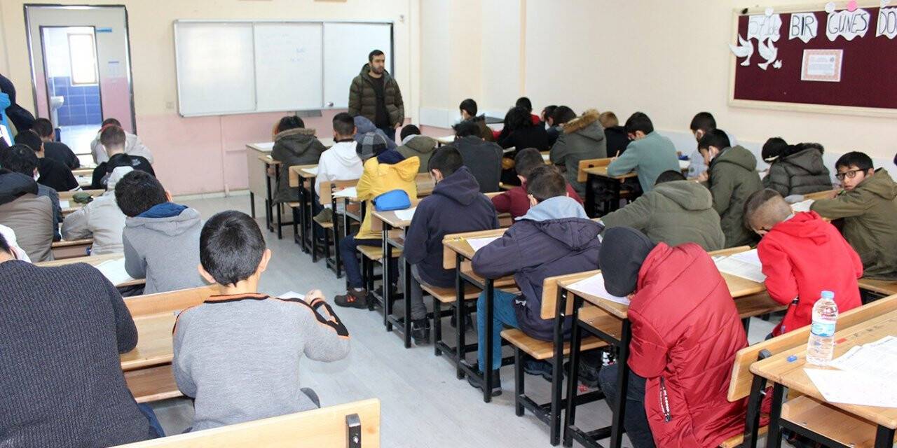 Ağrı’da binlerce kişi Siyer Yarışması’na katıldı