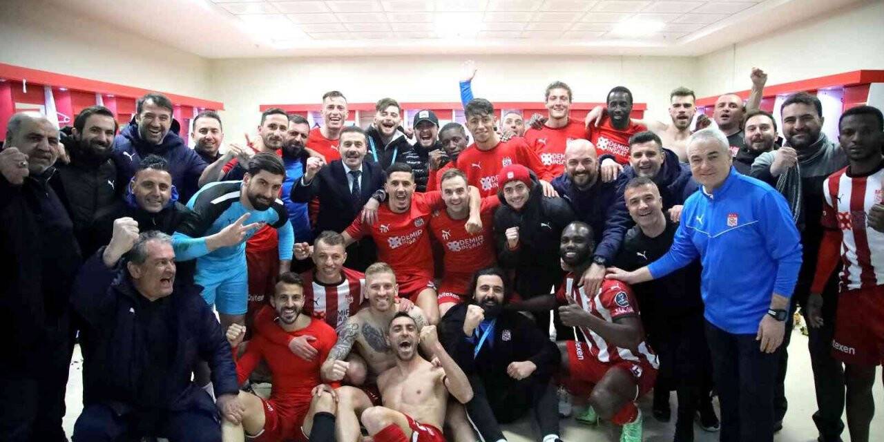 Sivasspor’dan soyunma odasında galibiyet pozu!