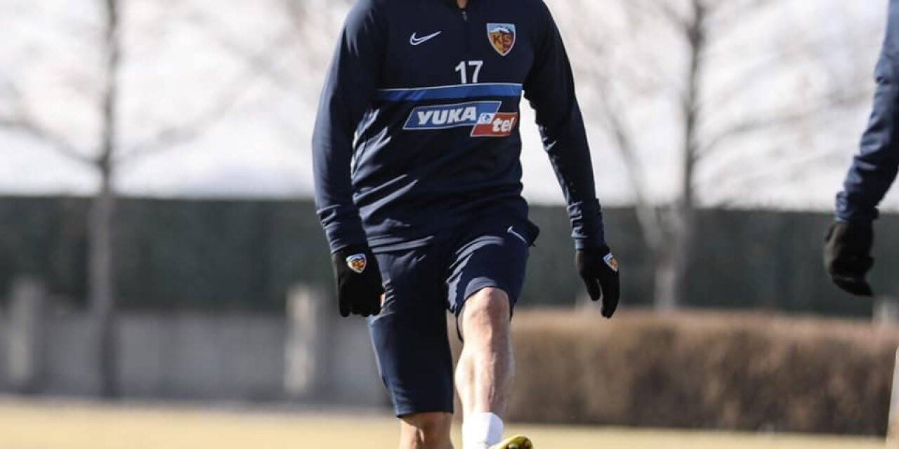 Emrah Başsan ısınmada sakatlandı