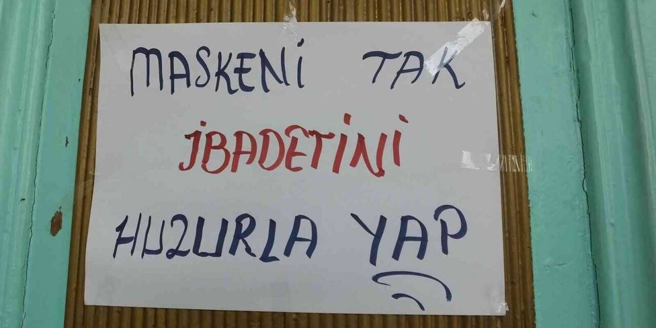 "Maskeni tak ibadetini huzurla yap"