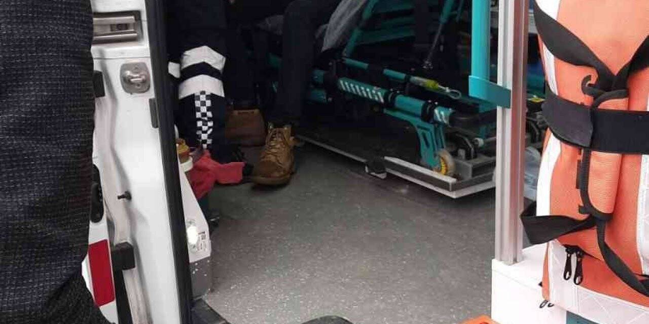 D-100’de kontrolden çıkan otomobil bariyerlere çarptı: 1 yaralı