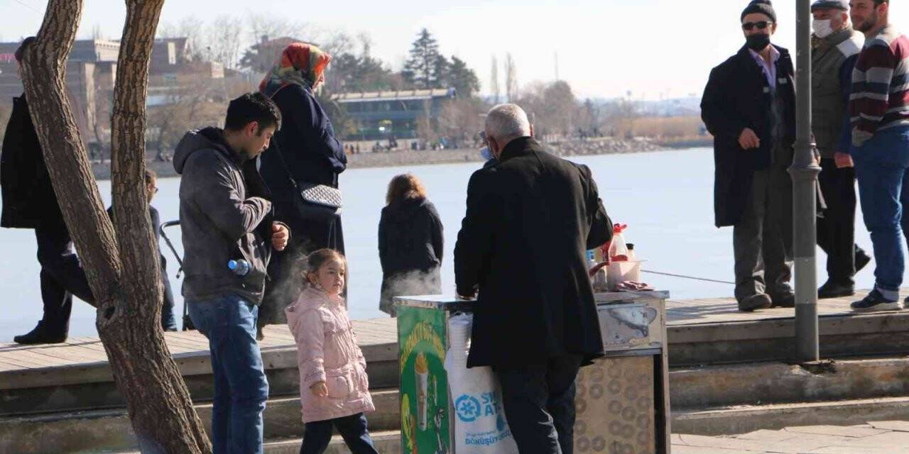 Kış güneşi Başkent’te parkları renklendirdi