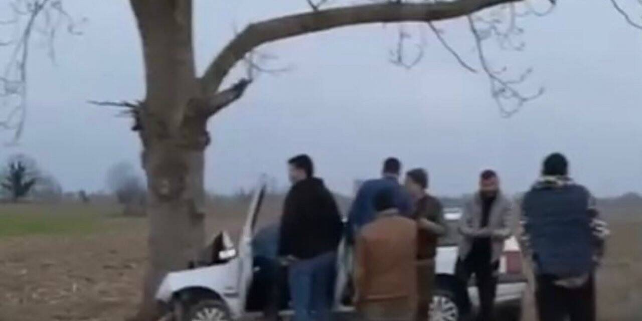 Kontrolden çıkan otomobil ağaca çarptı: 1’i ağır 3 yaralı