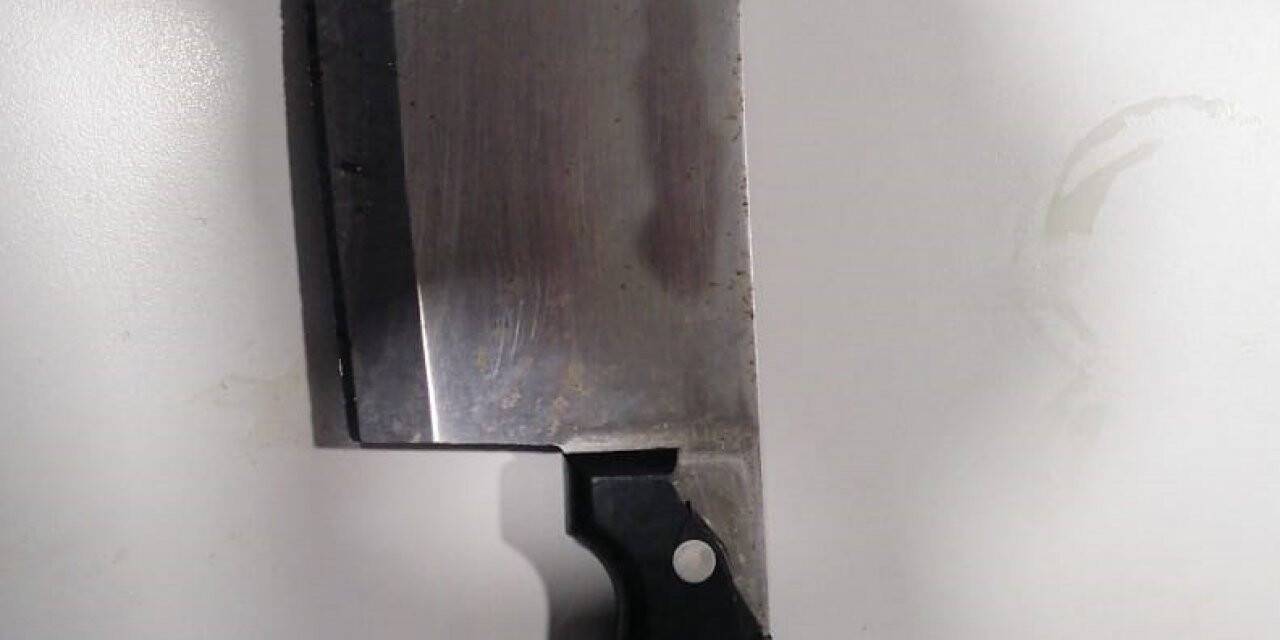 Bağcılar’da satırlı, sopalı park yeri kavgası kamerada