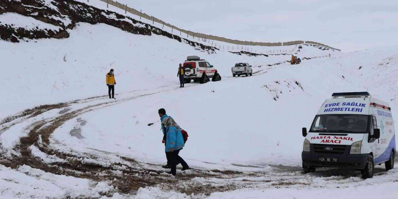 Karlı yolları aşan Evde Sağlık Hizmetleri ekibi hastaların umudu oluyor