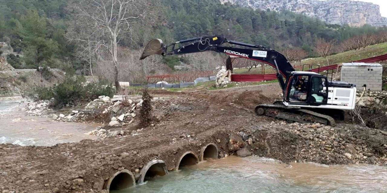 Akdeniz’de yol ve kaldırım çalışmaları aralıksız sürüyor